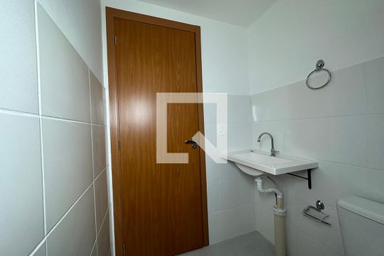 Banheiro de apartamento à venda com 2 quartos, 50m² em Santos Dumont, São Leopoldo