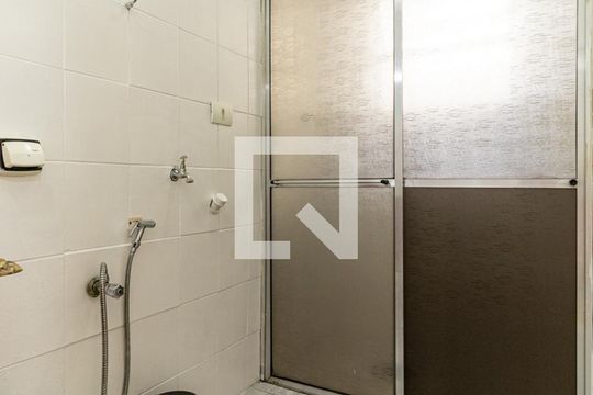 Banheiro de kitnet/studio à venda com 1 quarto, 32m² em Vila Buarque, São Paulo