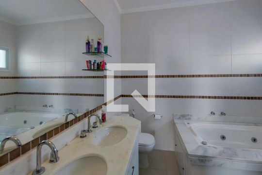 Banheiro Suíte Master de casa de condomínio à venda com 4 quartos, 290m² em Swiss Park, Campinas