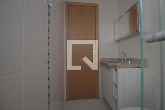 Banheiro da Suíte de apartamento para alugar com 3 quartos, 86m² em Jardim Itu, Porto Alegre