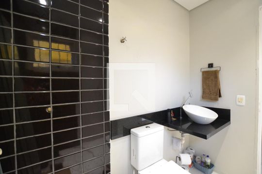 Banheiro 1 de casa para alugar com 4 quartos, 375m² em Camaquã, Porto Alegre