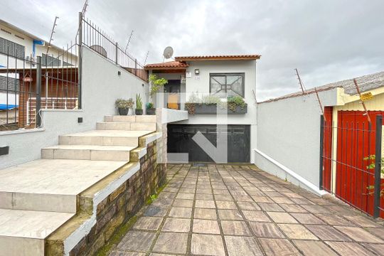 Fachada de casa para alugar com 4 quartos, 375m² em Camaquã, Porto Alegre