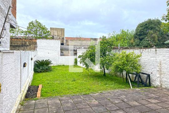 Pátio de casa para alugar com 4 quartos, 375m² em Camaquã, Porto Alegre