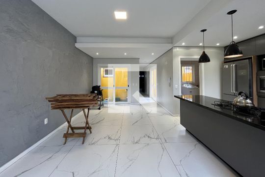 Cozinha de casa para alugar com 4 quartos, 375m² em Camaquã, Porto Alegre