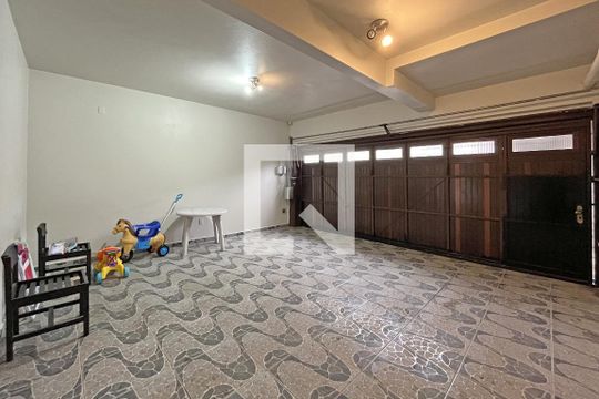 Garagem de casa para alugar com 4 quartos, 375m² em Camaquã, Porto Alegre