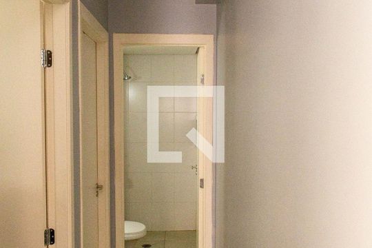 Corredor de apartamento para alugar com 2 quartos, 43m² em Piraporinha, Diadema