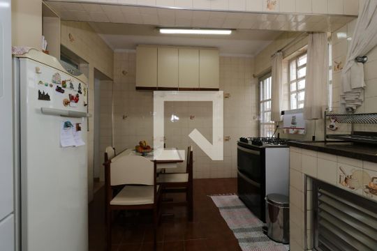 Cozinha de casa à venda com 3 quartos, 242m² em Vila Eldizia, Santo André