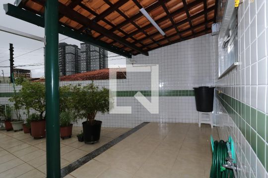 Quintal de casa à venda com 3 quartos, 242m² em Vila Eldizia, Santo André