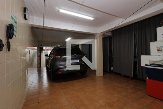 Garagem de casa à venda com 3 quartos, 242m² em Vila Eldizia, Santo André