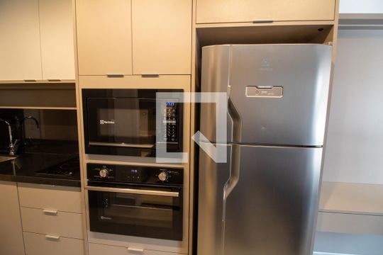Cozinha  de apartamento para alugar com 1 quarto, 24m² em Campo Belo, São Paulo