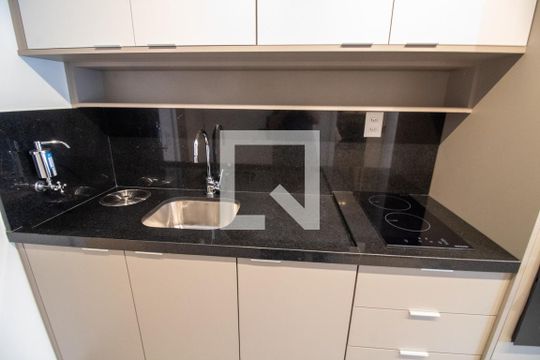 Cozinha  de apartamento para alugar com 1 quarto, 24m² em Campo Belo, São Paulo