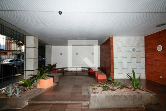 Hall de entrada de apartamento à venda com 2 quartos, 74m² em Centro Histórico, Porto Alegre