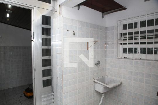 Área de serviço de casa para alugar com 2 quartos, 78m² em Maracanã, Praia Grande