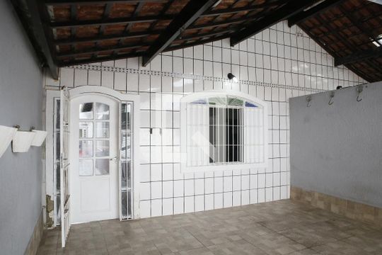 Fachada de casa para alugar com 2 quartos, 78m² em Maracanã, Praia Grande
