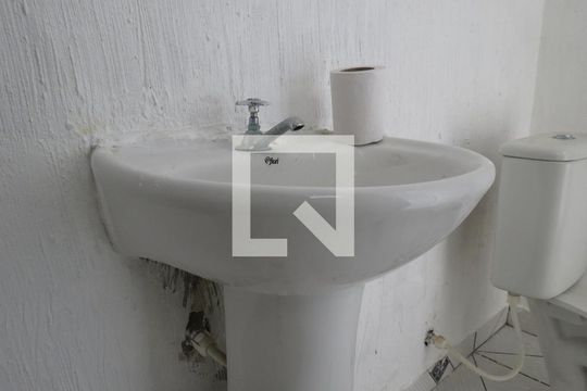 Banheiro (Pia) de casa para alugar com 1 quarto, 39m² em Freguesia do Ó, São Paulo