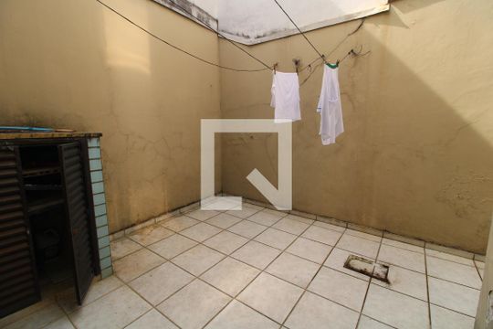 Quintal fundos de casa à venda com 3 quartos, 115m² em Vila Anhanguera, São Paulo