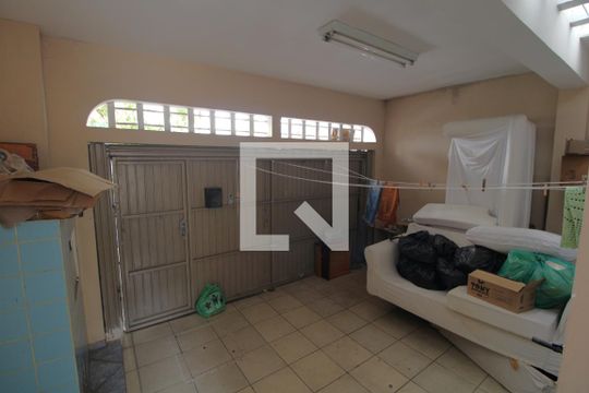 Garagem de casa à venda com 3 quartos, 115m² em Vila Anhanguera, São Paulo