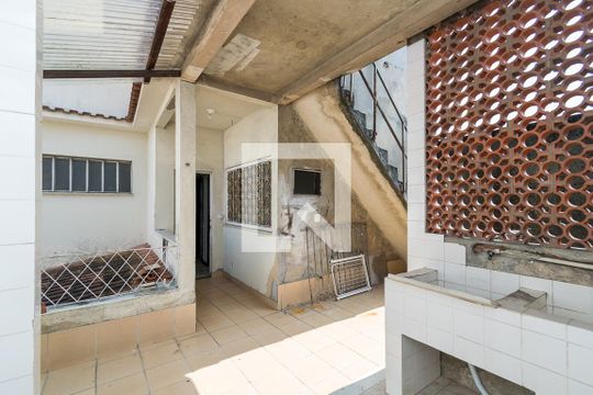 Área de Serviço 1 (2º andar) de casa à venda com 4 quartos, 300m² em Olaria, Rio de Janeiro