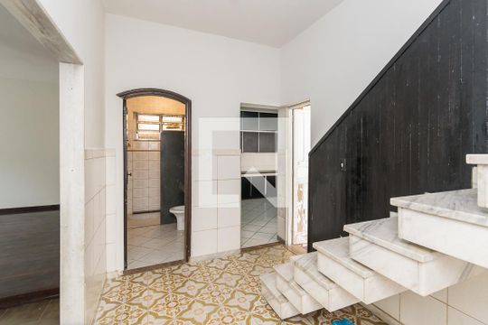 Escada de casa à venda com 4 quartos, 300m² em Olaria, Rio de Janeiro