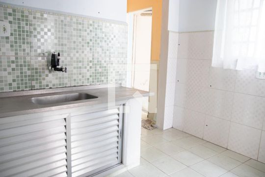Cozinha de casa para alugar com 2 quartos, 70m² em Vila Gustavo, São Paulo