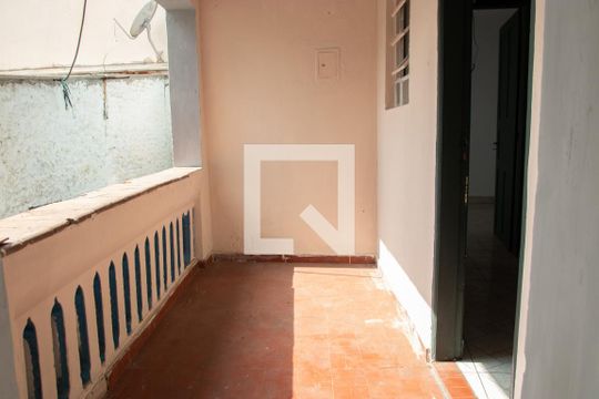 Quintal de casa para alugar com 2 quartos, 70m² em Vila Gustavo, São Paulo