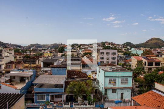 Área de Serviço - Janela de apartamento para alugar com 2 quartos, 58m² em Cascadura, Rio de Janeiro