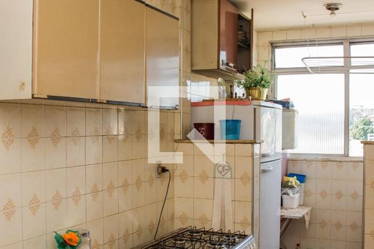 Cozinha de apartamento para alugar com 2 quartos, 58m² em Cascadura, Rio de Janeiro