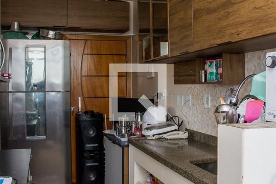 Cozinha de apartamento para alugar com 2 quartos, 58m² em Cascadura, Rio de Janeiro