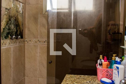 Banheiro Social de apartamento para alugar com 2 quartos, 58m² em Cascadura, Rio de Janeiro