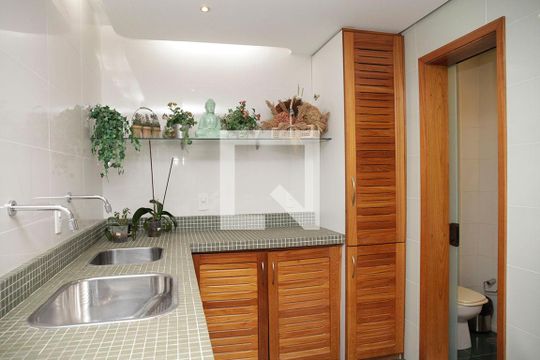 Área de Serviço de apartamento para alugar com 3 quartos, 98m² em Santana, Porto Alegre