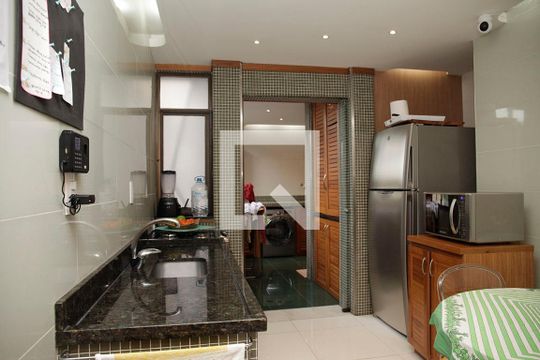 Cozinha de apartamento para alugar com 3 quartos, 98m² em Santana, Porto Alegre