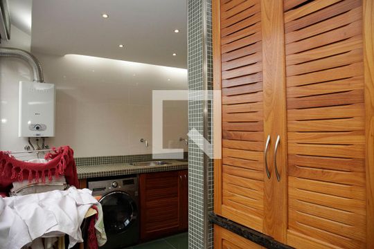 Área de Serviço de apartamento para alugar com 3 quartos, 98m² em Santana, Porto Alegre