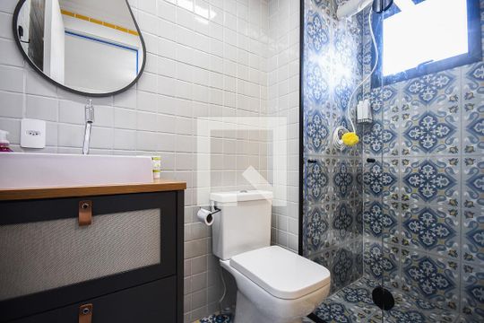 Banheiro de kitnet/studio para alugar com 1 quarto, 29m² em Jardim Panorama, São Paulo