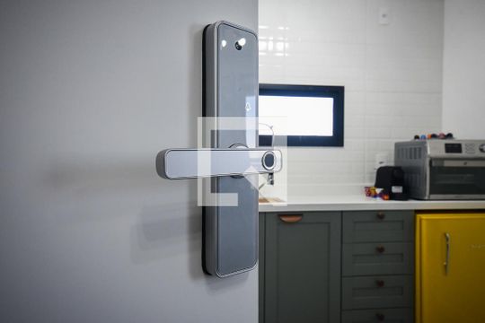 Fechadura eletrônica de kitnet/studio para alugar com 1 quarto, 29m² em Jardim Panorama, São Paulo