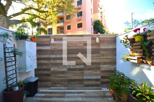 Pátio de casa de condomínio para alugar com 3 quartos, 117m² em Teresópolis, Porto Alegre