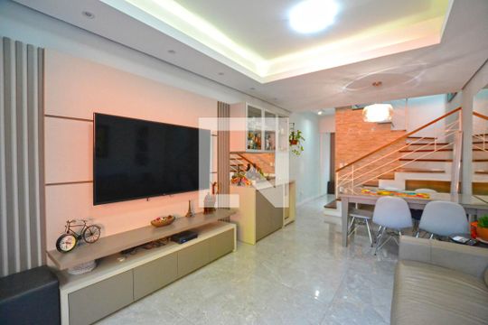 Casa de Condomínio para alugar com 3 quartos, 117m² em Teresópolis, Porto Alegre