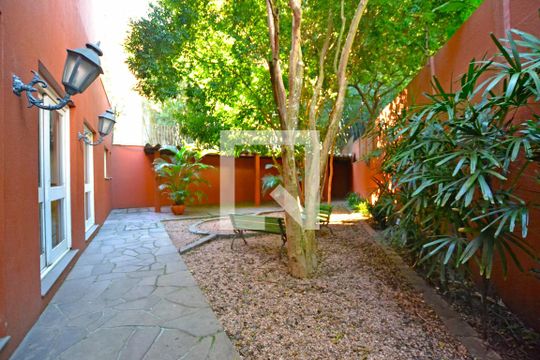 Área comum de casa de condomínio para alugar com 3 quartos, 117m² em Teresópolis, Porto Alegre