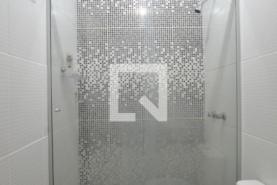 Banheiro Social de casa de condomínio para alugar com 3 quartos, 117m² em Teresópolis, Porto Alegre