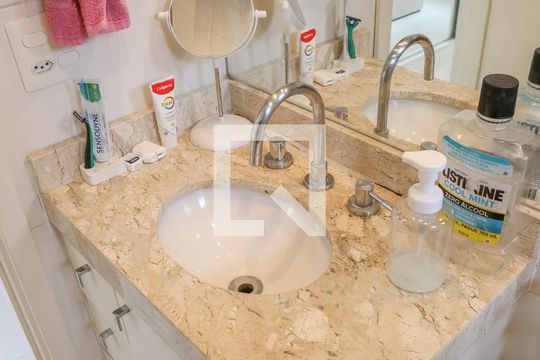 Banheiro da Suíte de apartamento à venda com 3 quartos, 85m² em Vila Ipojuca, São Paulo