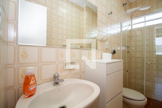 Banheiro de apartamento para alugar com 2 quartos, 50m² em Pompeia, São Paulo