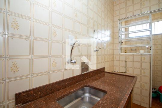 Cozinha de apartamento para alugar com 2 quartos, 50m² em Pompeia, São Paulo