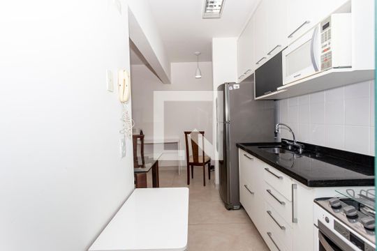Cozinha de apartamento para alugar com 2 quartos, 68m² em Paraíso, São Paulo