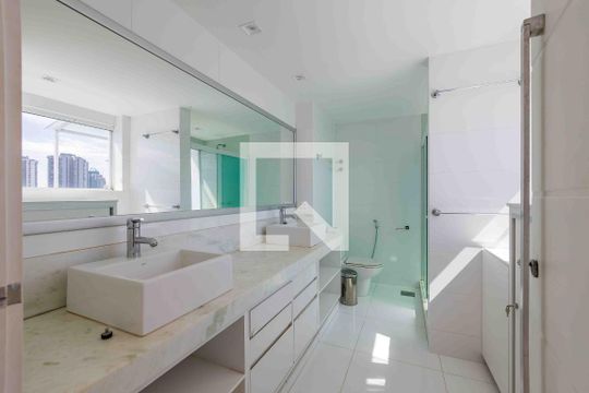 Banheiro Suíte 1 Cobertura de apartamento à venda com 4 quartos, 400m² em Barra da Tijuca, Rio de Janeiro