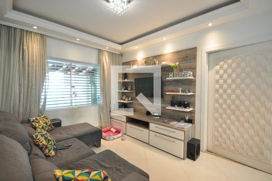 Casa à venda com 3 quartos, 240m² em Vila Mazzei, São Paulo