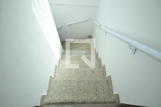 Escada de casa à venda com 3 quartos, 240m² em Vila Mazzei, São Paulo