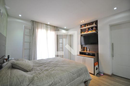 Suíte 1 de casa à venda com 3 quartos, 240m² em Vila Mazzei, São Paulo