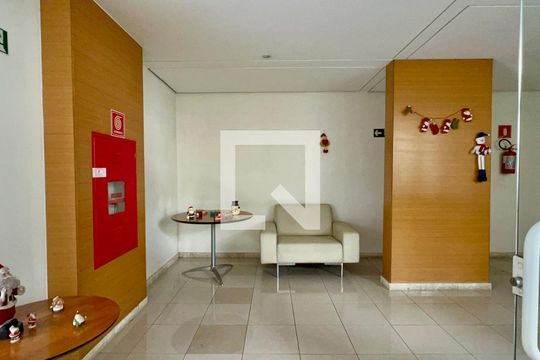 Hall de entrada de apartamento à venda com 3 quartos, 84m² em Sumaré, São Paulo
