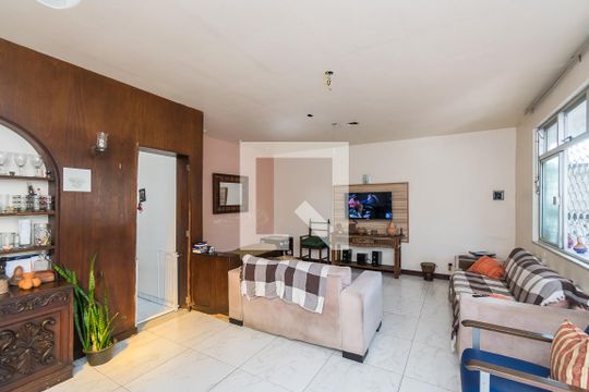 Sala de casa à venda com 7 quartos, 162m² em Brás de Pina, Rio de Janeiro
