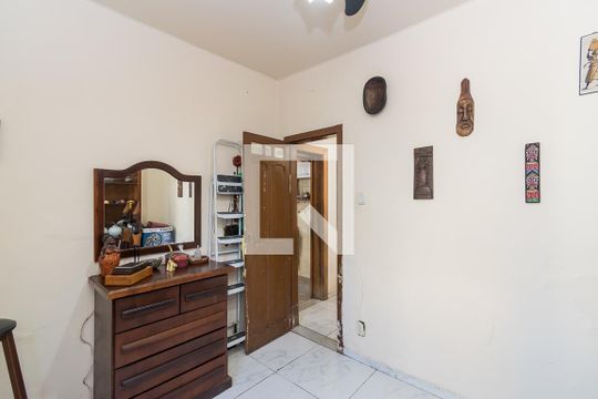 Quarto 1 de casa à venda com 7 quartos, 162m² em Brás de Pina, Rio de Janeiro