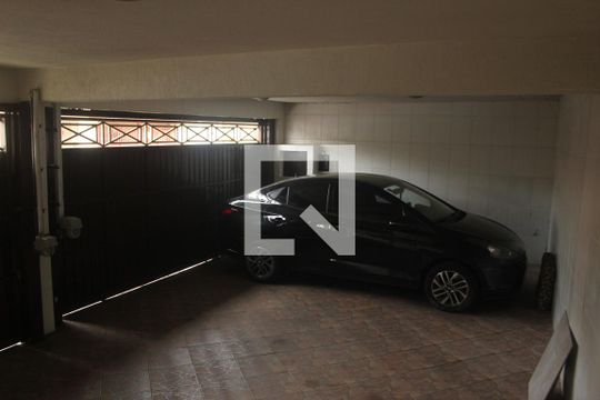 Garagem de casa à venda com 3 quartos, 140m² em Cidade Ademar, São Paulo